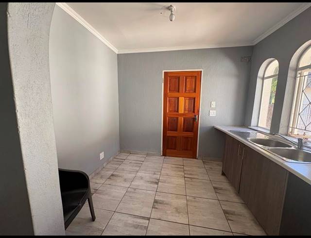 5 BEDROOM HOUSE FOR SALE IN PRESIDENT PARK